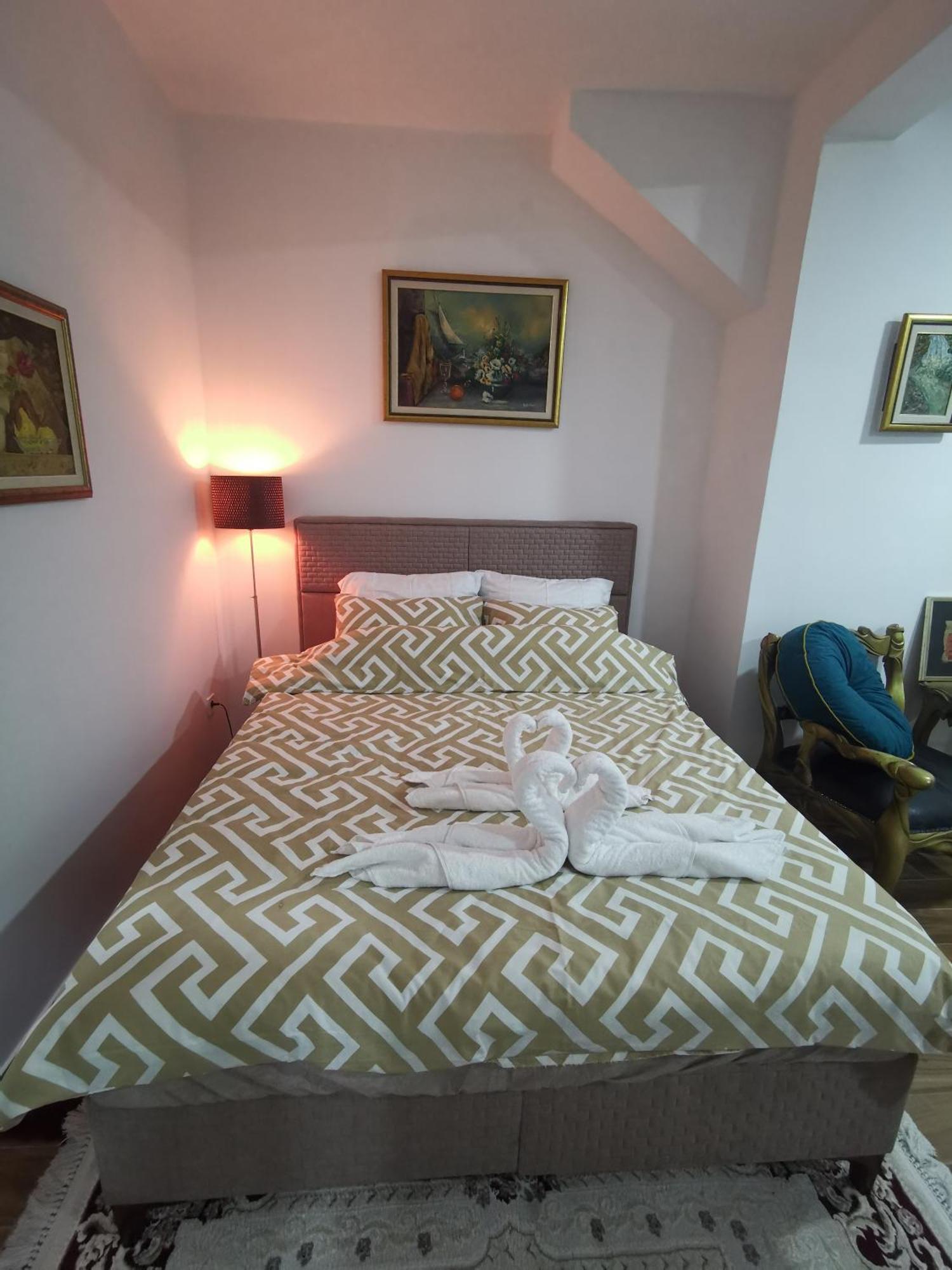In Apartments Airport Mitrovici  Экстерьер фото