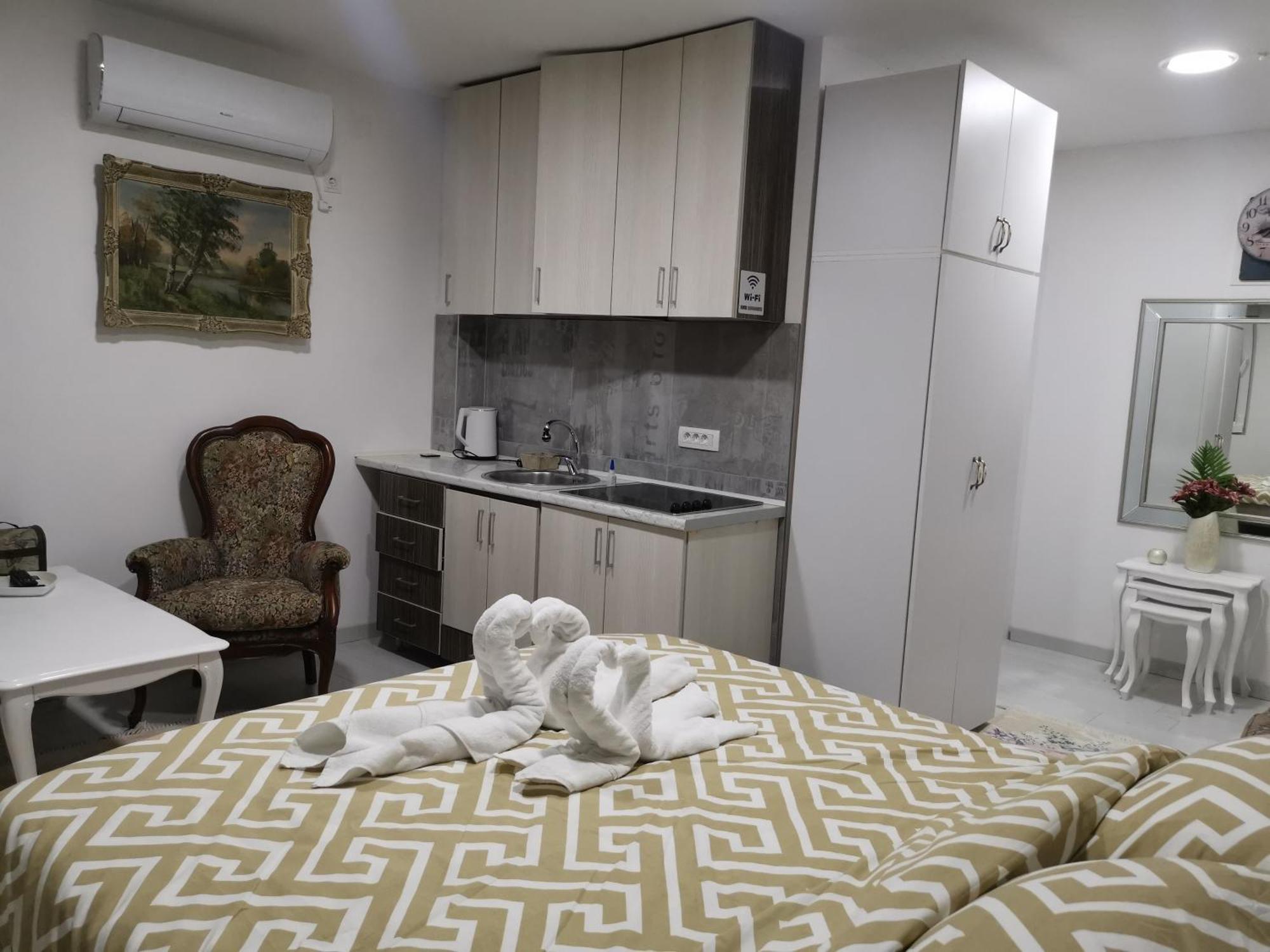 In Apartments Airport Mitrovici  Экстерьер фото