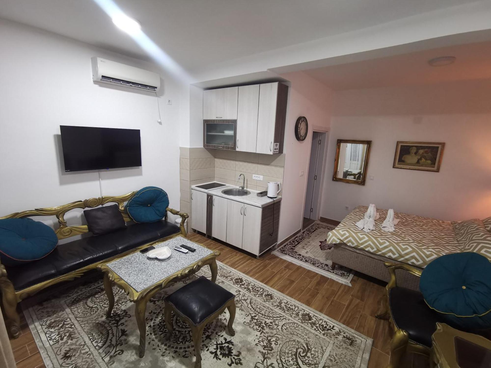 In Apartments Airport Mitrovici  Экстерьер фото